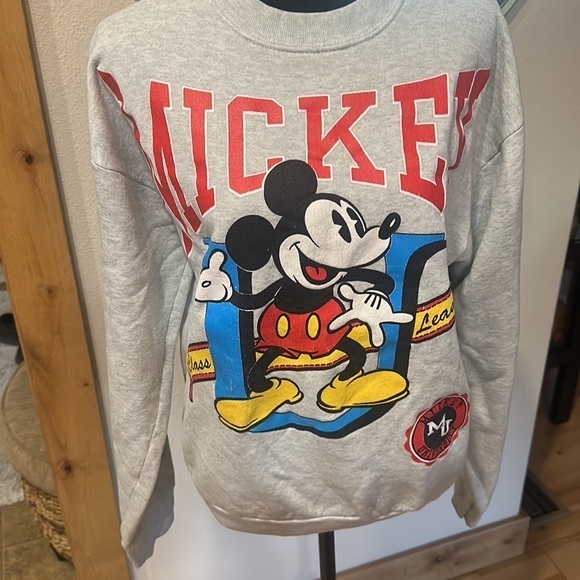 Disney Tops - Vintage Disney size medium sweatshirt crew neck